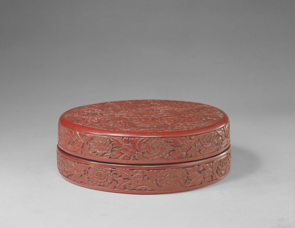 图片[1]-Carved red round box with lotus pattern-China Archive